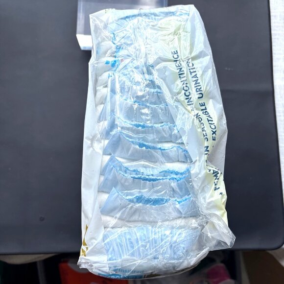 Ultra Protection Disposable Dog Diapers Medium 32 Ct Leak Proof Repositionable F - Picture 3 of 6